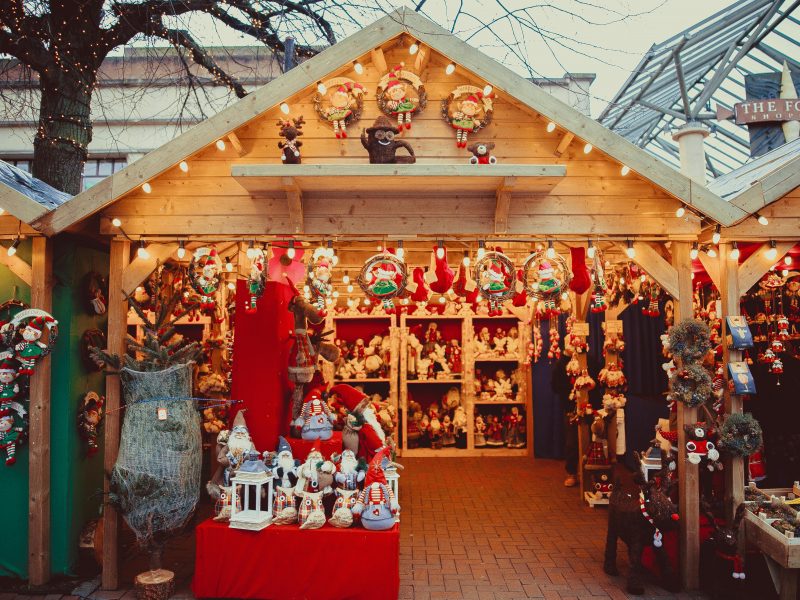 Navidad con Aroma a Azahar: Explorando los Mercados Artesanales de la Marina Alta