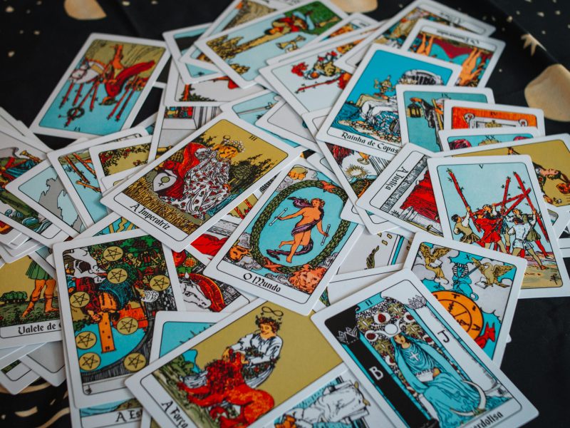 Endulzamientos vs. Amarres: Guía para elegir según testimonios de clientes