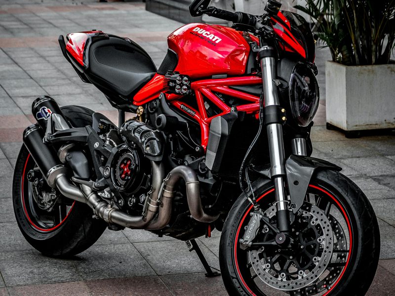Accesorios imprescindibles para tu Ducati Panigale o Monster